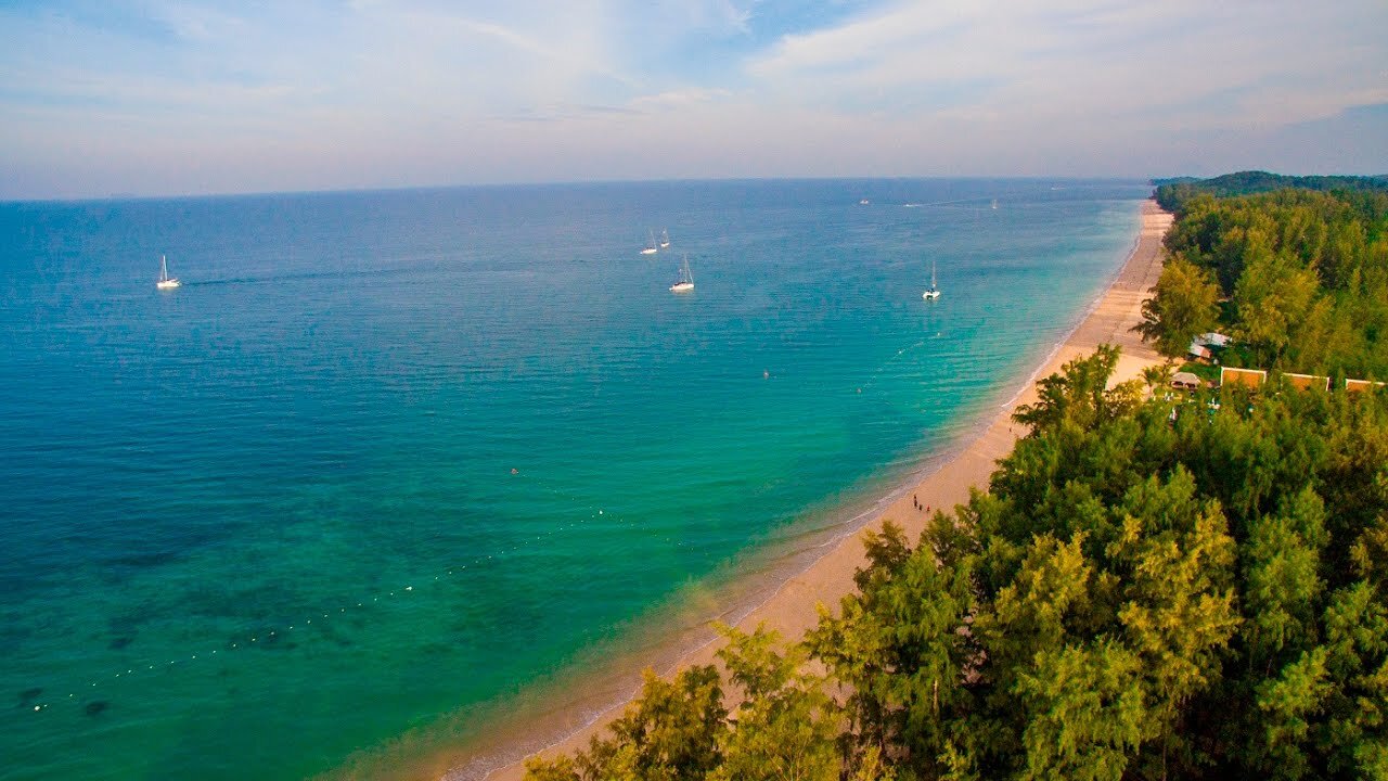 Spiaggia tropicale e mare di Koh Lanta